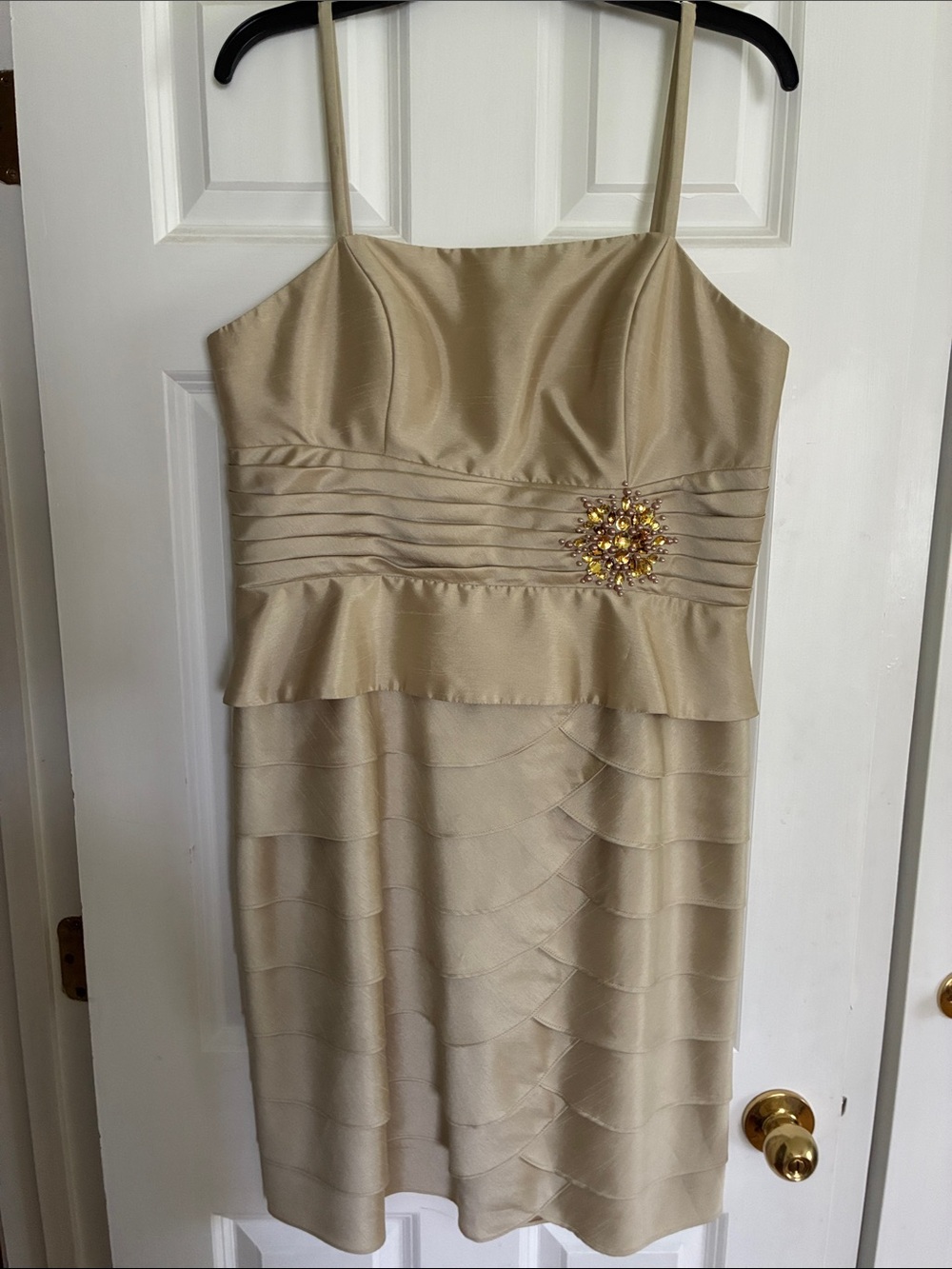 Jessica Howard Tan Tiered Peplum Midi Dress with Jeweled Brooch - Picture 8 of 10